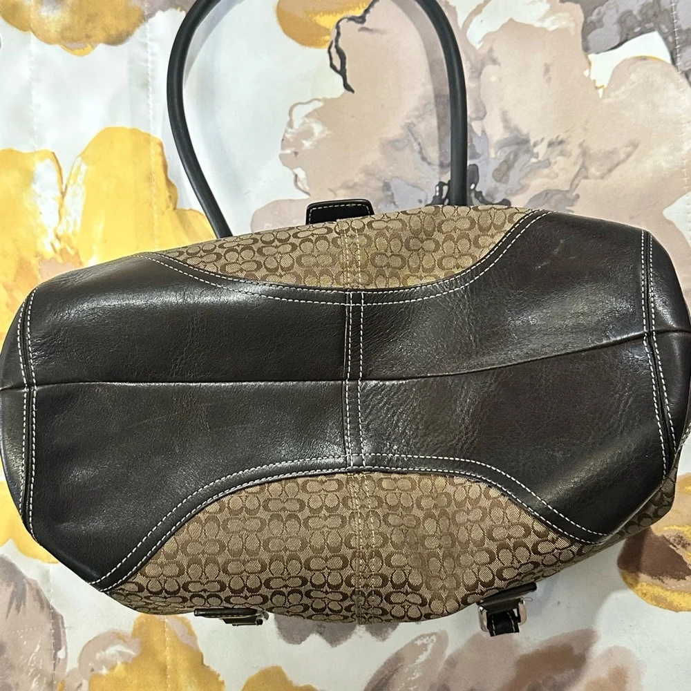 Authentic Coach Tote in Brown - Picture 15 of 15
